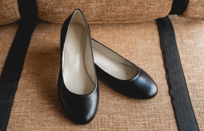 Стилист показала 5 пар женской обуви, которая вышла из моды и старит